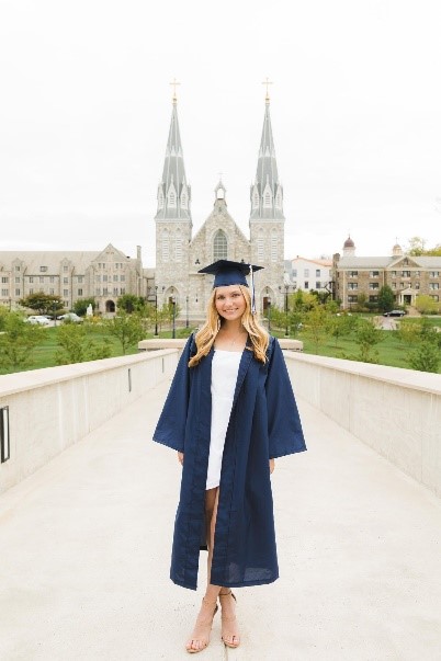 Michaela Scott po slavnostní promoci na Villanova University.